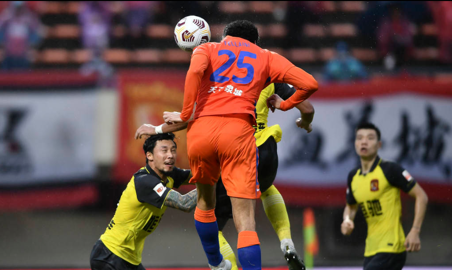 山东泰山迎葡超关键赛，集结日篮板制胜，赛场秩序良好，团队化学反应显著-爱游戏平台