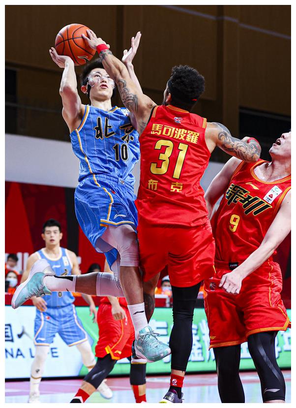 关于足总杯集结日再迎强敌；华盛顿奇才迎来里程碑；主帅态度——赛场秩序良好；年轻球员得到机会的信息-爱游戏娱乐